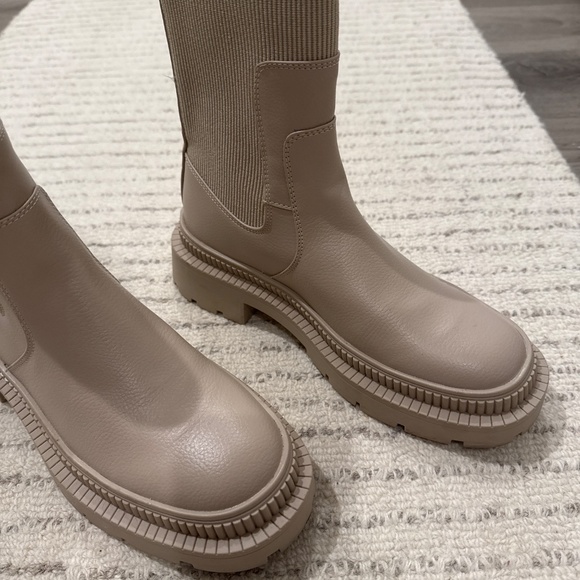 Chelsea boot - Picture 2 of 2